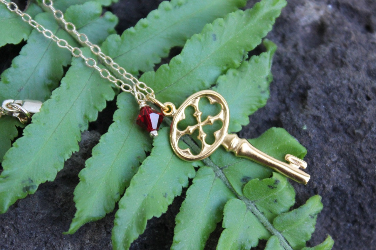 Schlüssel Zum Erfolg Halskette - 22K Vergoldete Bronze Schlüsselanhänger & Swarovski Kristall in Geburtssteinfarben, 14K Gold Filled Kette von WinterberryJewelry