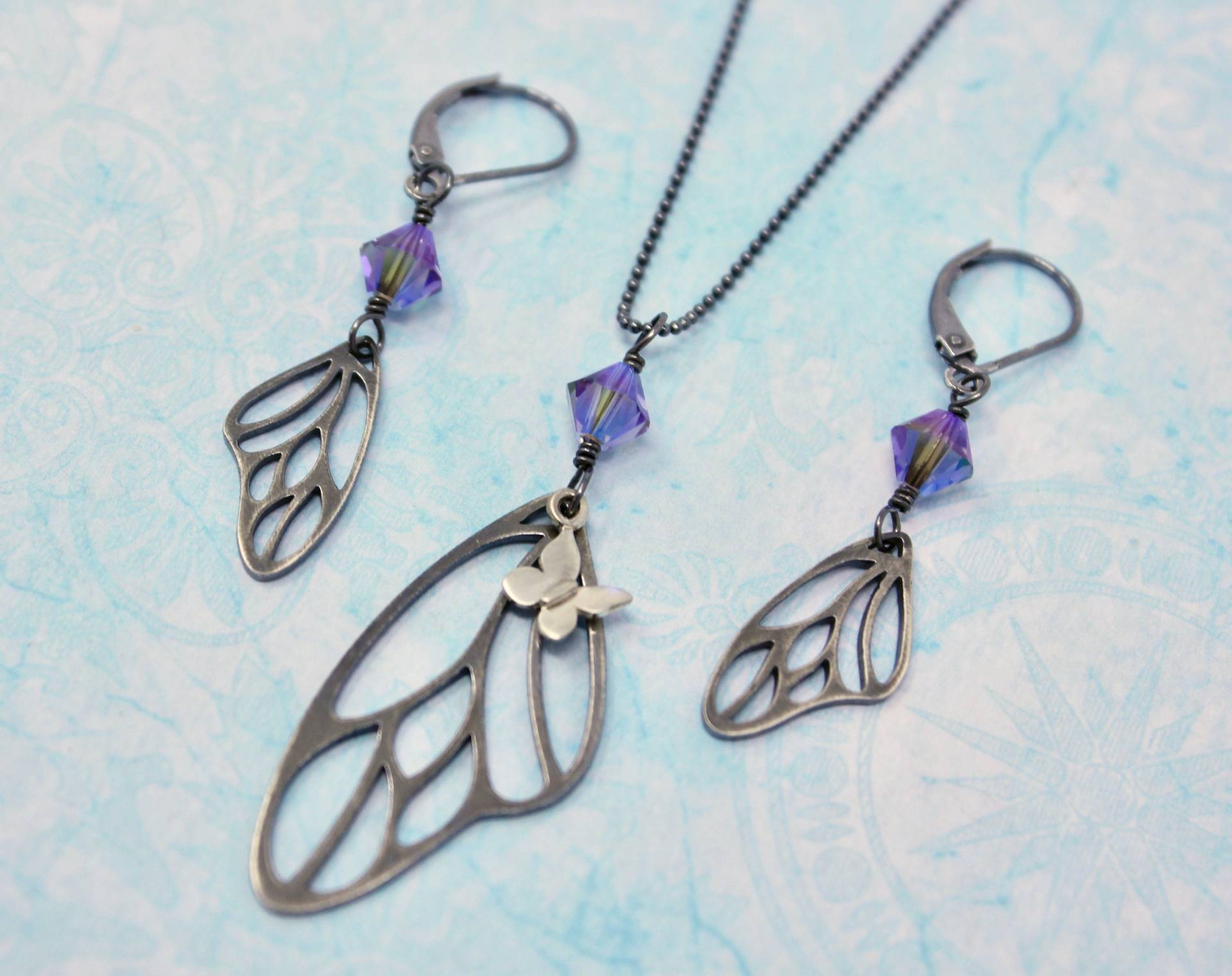 Schmetterlingsflügel Sterling Silber Halskette & Ohrringe Set Oder Getrennt - Antiqued Anhänger, Lila Kristalle, Glänzende Schwarze Kette + Brisur von WinterberryJewelry