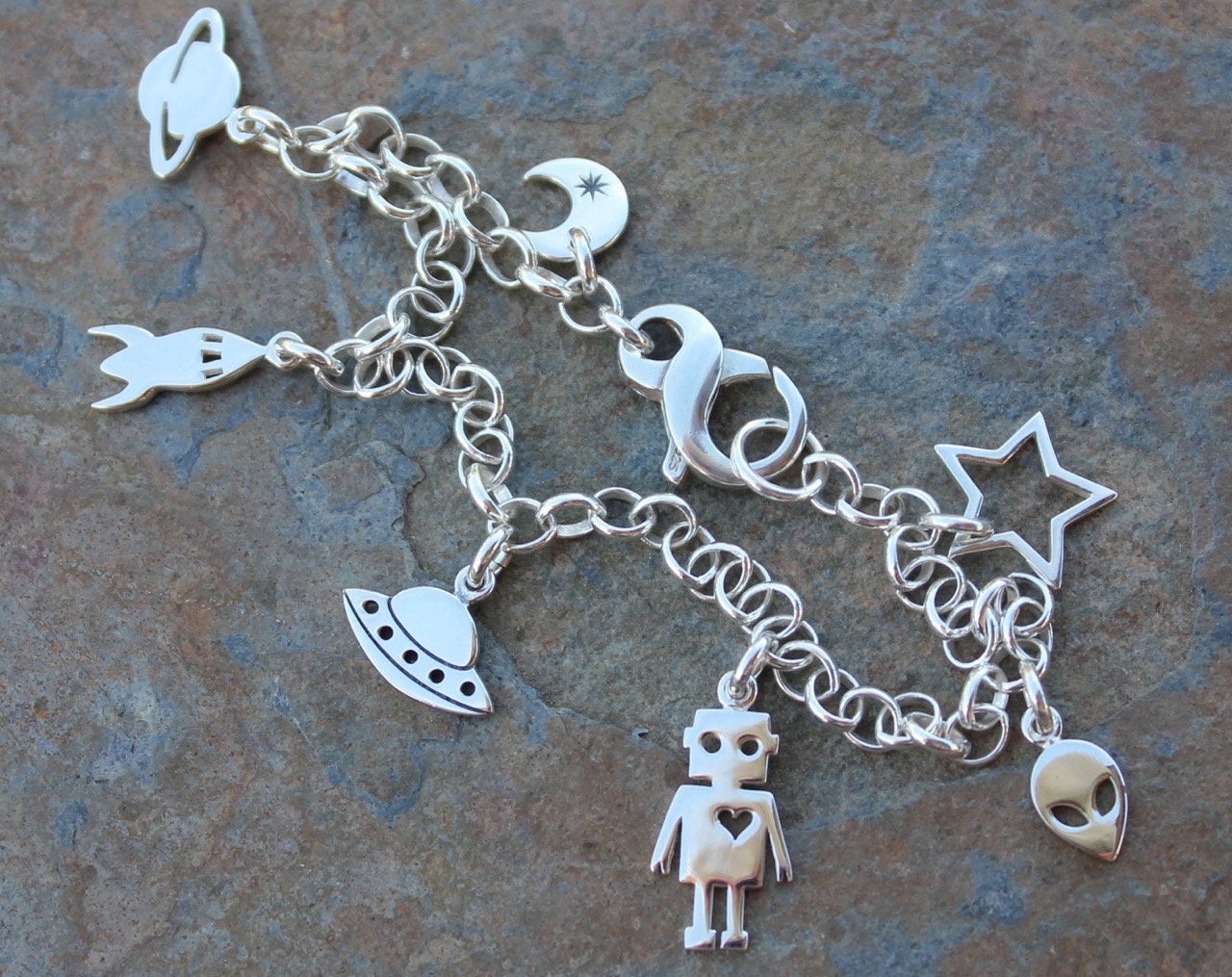 Sci-Fi Charaktere Sterling Silber Bettelarmband - Mond, Saturn, Rakete, Raumschiff, Roboter, Alien Und Stern Charms Mit Option Kristalle Hinzuzufügen von WinterberryJewelry