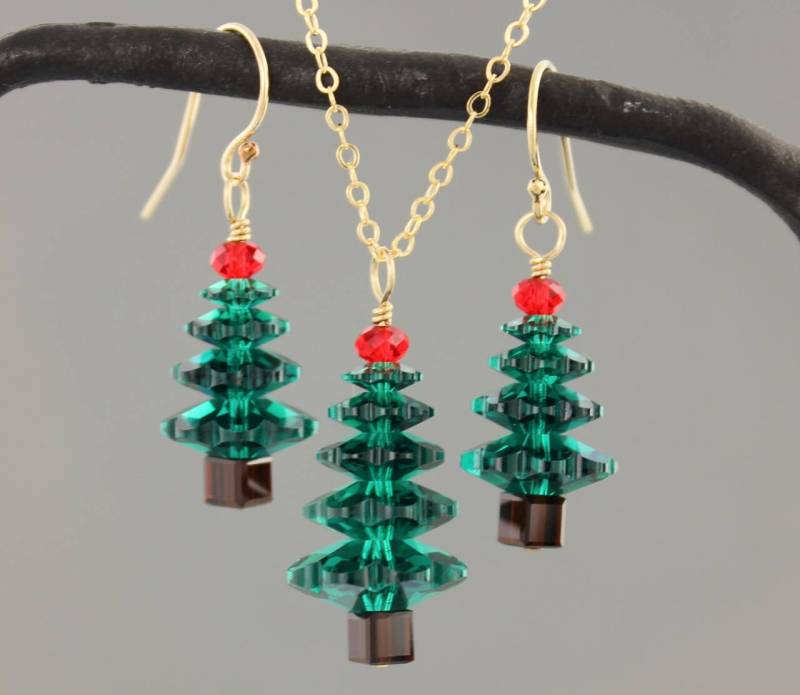 Smaragd Grün + Kirschrot Weihnachtsbaum Goldkette & Ohrring Set -Swarovski Kristalle Auf 14K Gold Filled - Urlaub Schmuck Smaragd Grün + Kirschrot Weihnachtsbaum Goldkette & Ohrring Set -Swarovski Kristalle Auf 14K Gold Filled - Urlaub Schmuck von WinterberryJewelry