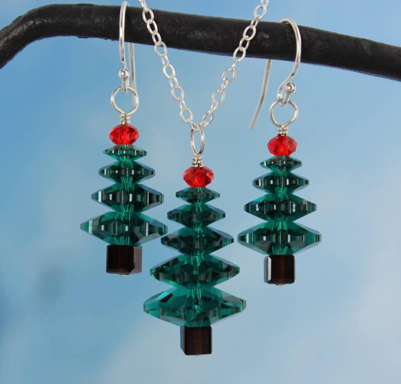 Smaragd Und Kirschrot Weihnachtsbaum Sterling Silber Halskette & Ohrring Set - Gemacht Mit Grünen + Roten Swarovski Kristallen Smaragd Und Kirschrot Weihnachtsbaum Sterling Silber Halskette & Ohrring Set - Gemacht Mit Grünen + Roten Swarovski Kristallen von WinterberryJewelry