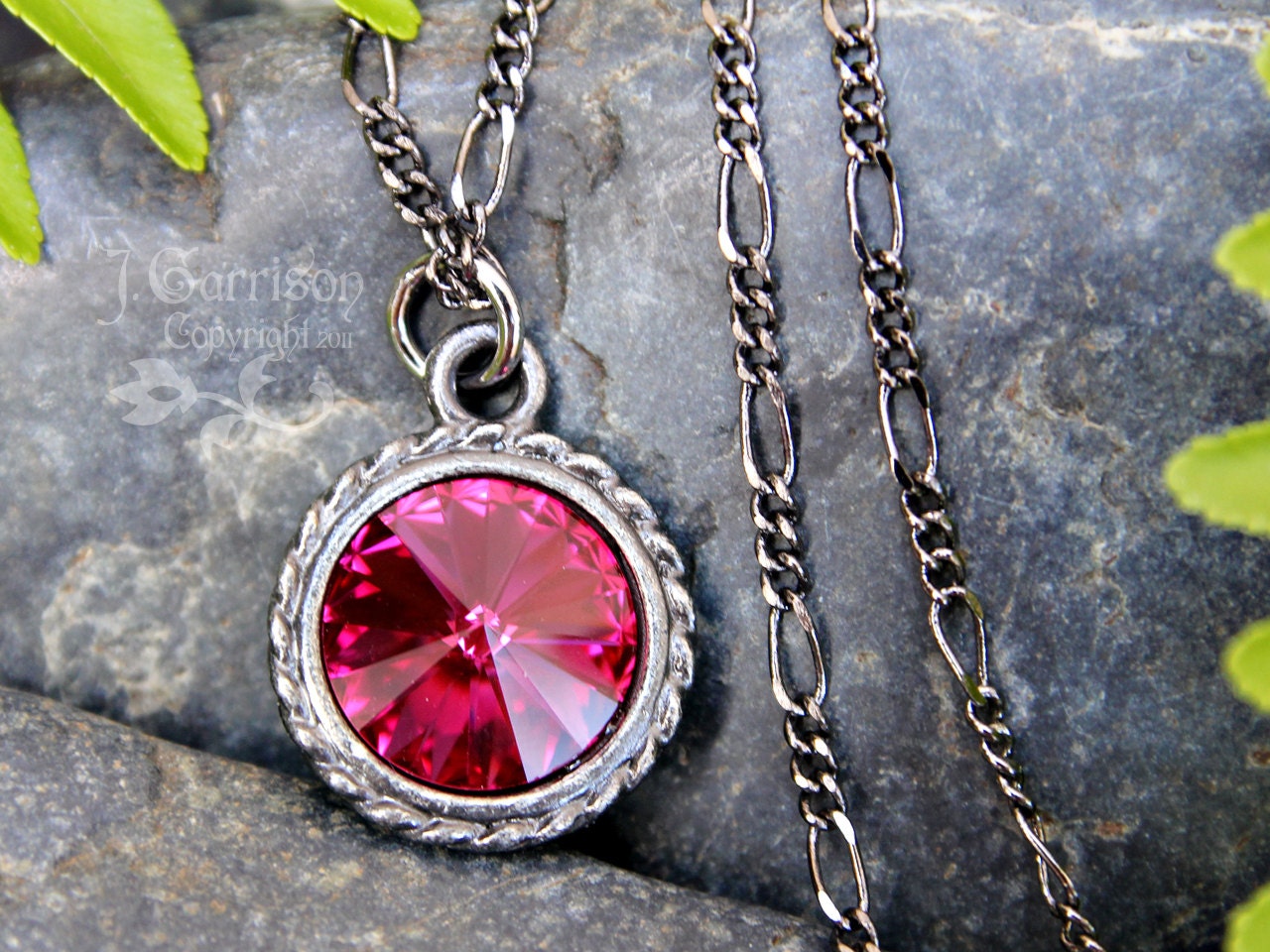 Swarovski Kristall Rivoli Pink & Schwarze Halskette - Gothic Romance von WinterberryJewelry