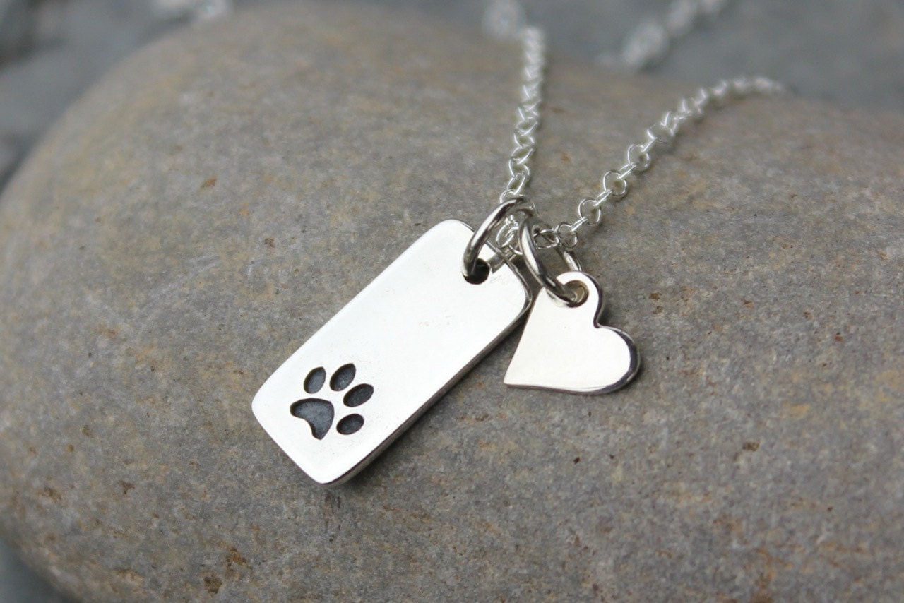 Tierliebe Halskette -Tiny Hund Oder Katze Pfotenabdruck Und Herz Charms - Sterling Silber von WinterberryJewelry