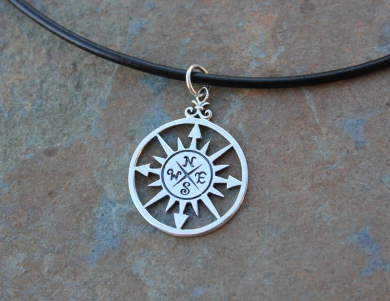 True North - Sterling Silber Kompass Auf Schwarzem Lederband Herren Oder Damen Follow Your Heart True North - Sterling Silber Kompass Auf Schwarzem Lederband Herren Oder Damen Follow Your Heart von WinterberryJewelry