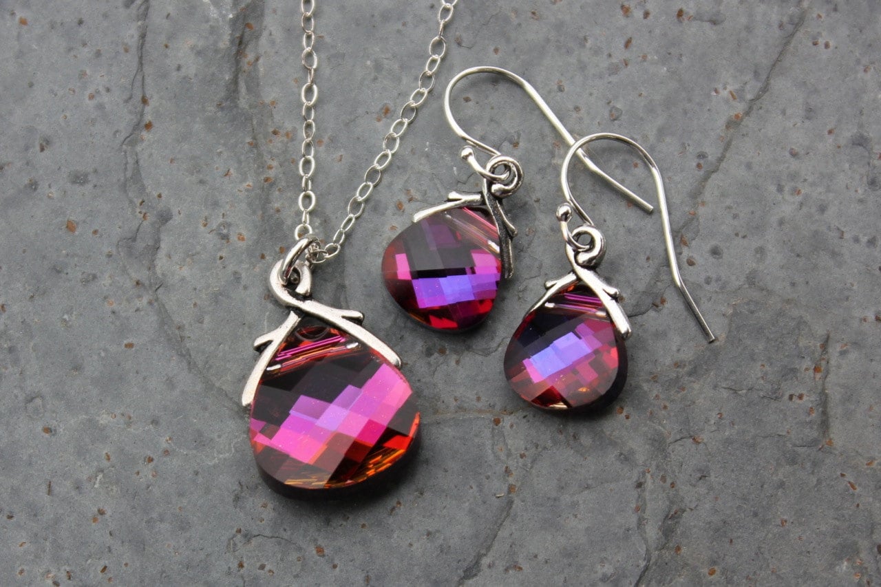 Volcano Briolette Sterling Silber Halskette Und Ohrring Set, Leuchtend Fuchsia Pink Lila Swarovski Kristalle von WinterberryJewelry