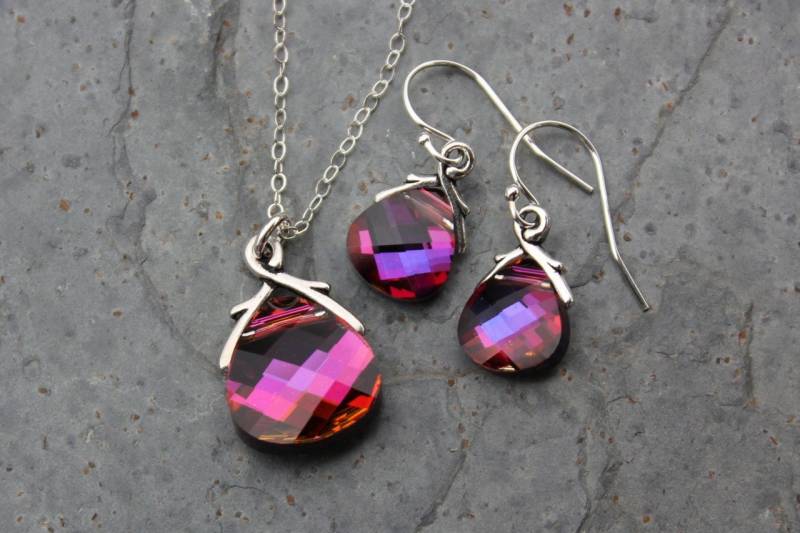 Volcano Briolette Sterling Silber Halskette Und Ohrring Set, Leuchtend Fuchsia Pink Lila Swarovski Kristalle von WinterberryJewelry