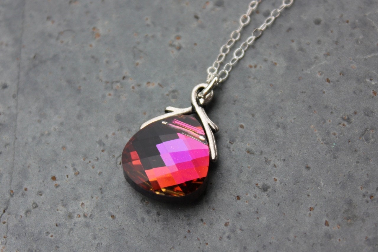 Volcano Swarovski Kristall Briolette Halskette, Sterling Silber Kette - Hot Magenta Pink & Lila Farbwechsel von WinterberryJewelry
