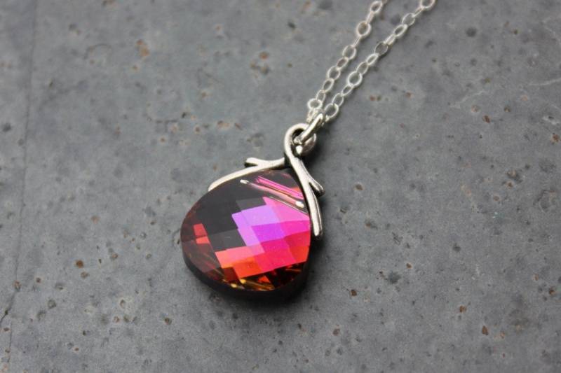 Volcano Swarovski Kristall Briolette Halskette, Sterling Silber Kette - Hot Magenta Pink & Lila Farbwechsel von WinterberryJewelry