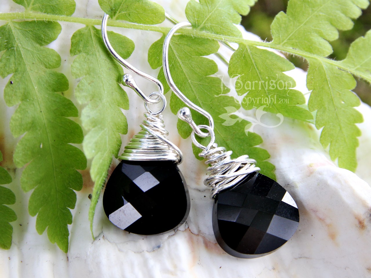 sterling Silber Draht Gewickelt Schwarze Swarovski Kristall Briolette Ohrringe - Dramatisch Funkelnde Kristalle von WinterberryJewelry