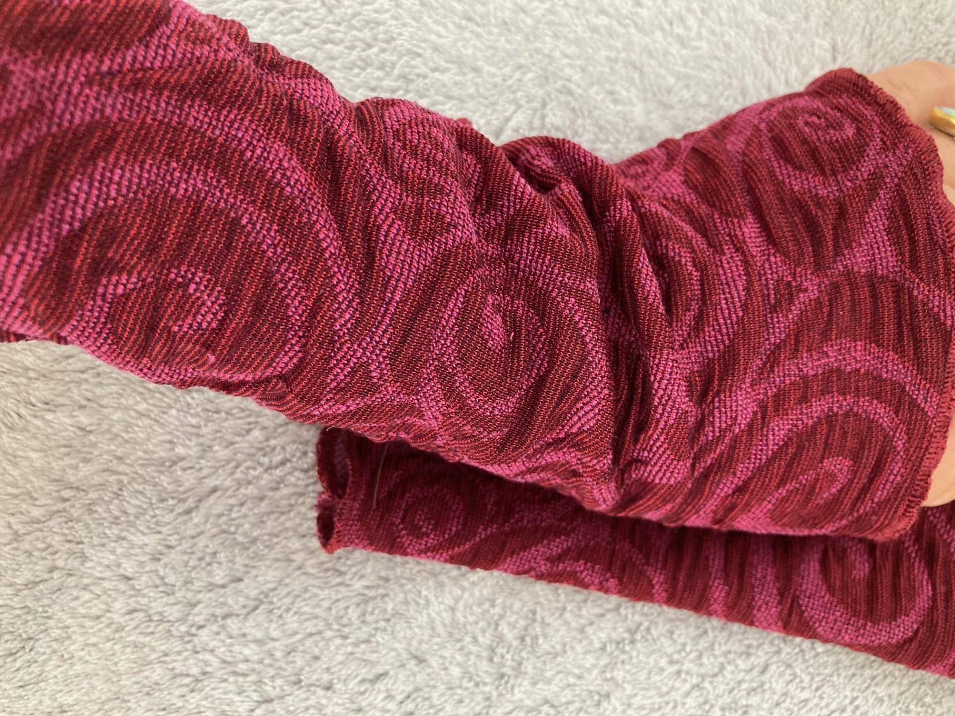Elegante Handstulpen, Pulswärmer Aus Viskose-Cloque Mit Rosenmustern, Armstulpen Elegante Handstulpen, Pulswärmer Aus Viskose-Cloque Mit Rosenmustern, Armstulpen von WinterflowerShop