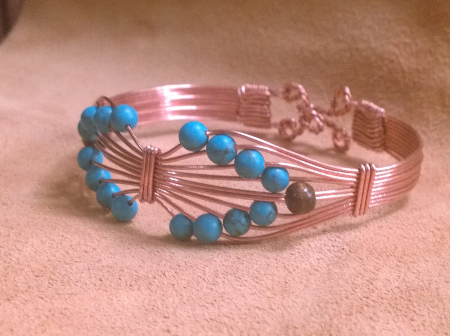 Perlenarmband Drahtgefeilt von WireAndBeadsJewelry