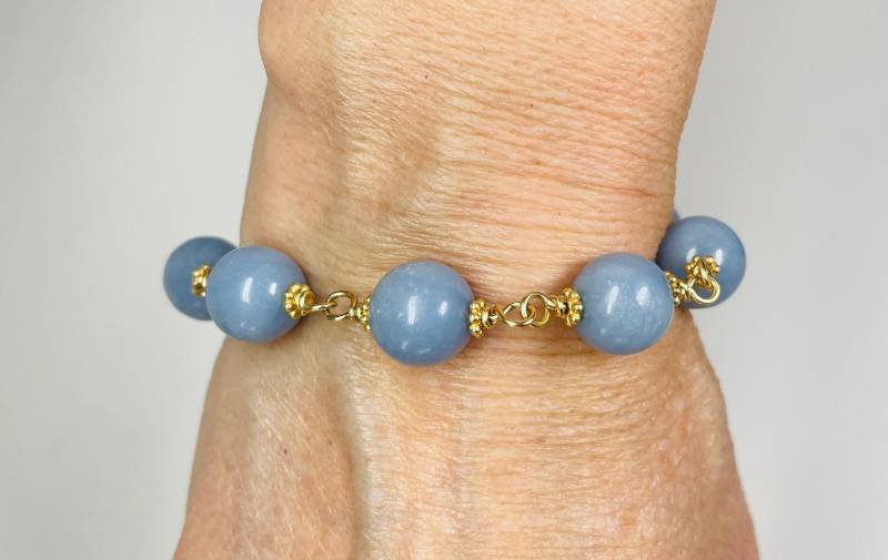 Angelitstein Armband Gold Vermeil Gänseblümchen, Blaue Perlenkette Angelitstein Armband Gold Vermeil Gänseblümchen, Blaue Perlenkette von WireAndPearl