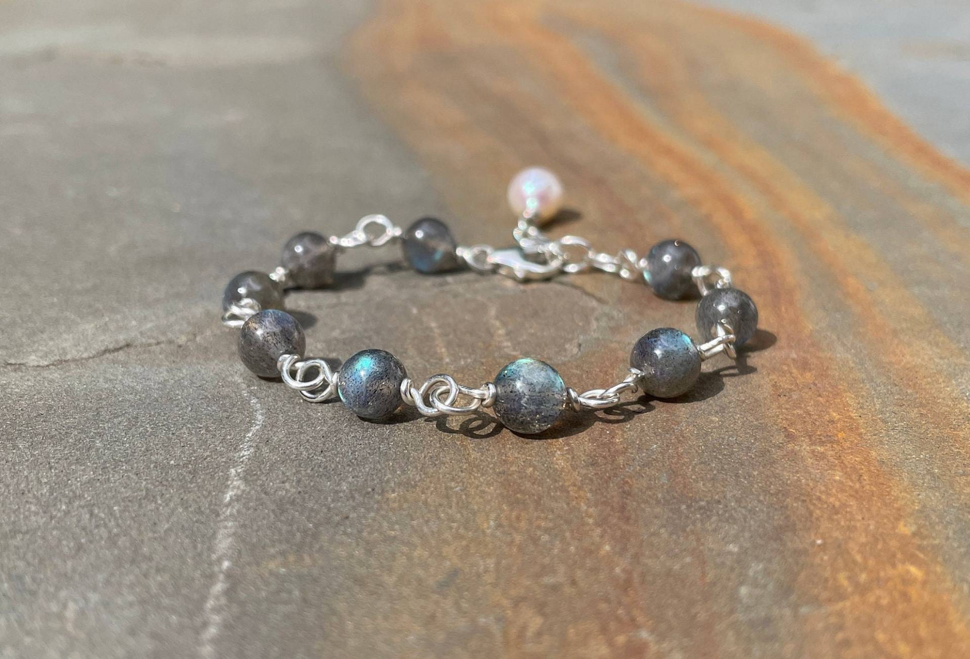 Labradorit Sterling Silber Armband Draht Gewickelt Edelstein, Perlenverschluss Labradorit Sterling Silber Armband Draht Gewickelt Edelstein, Perlenverschluss von WireAndPearl