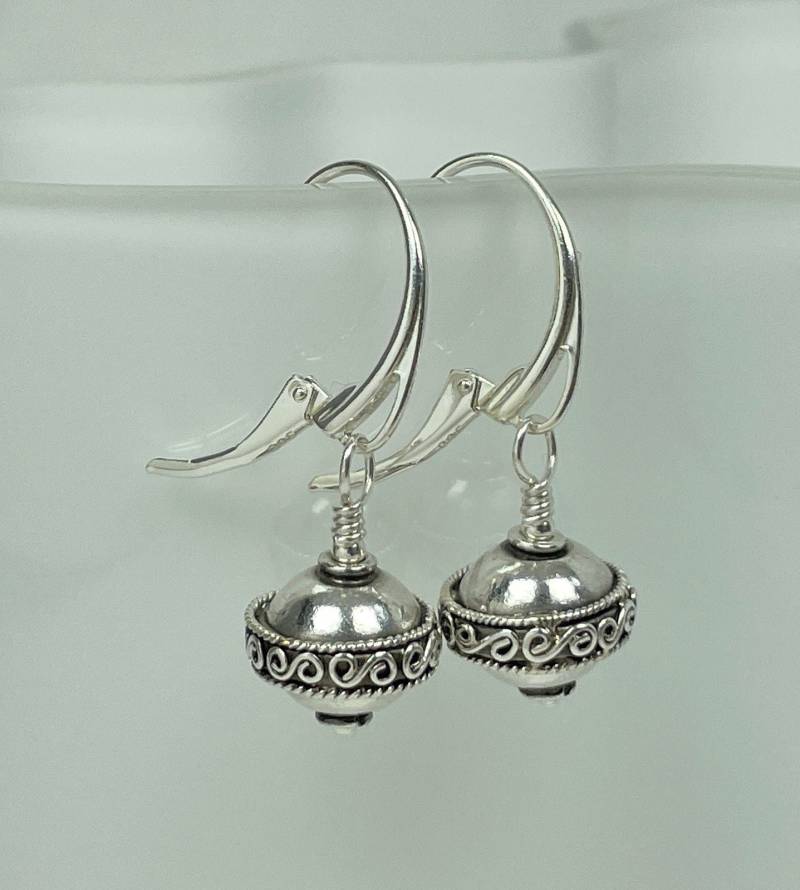 sterling Silber Bali Perlen Ohrringe sterling Silber Bali Perlen Ohrringe von WireAndPearl