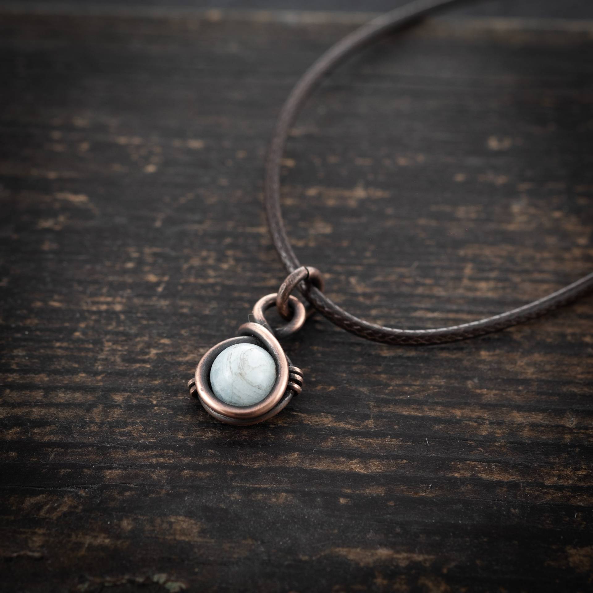 Aquamarin Angst Relief Kristall Boho Halskette, Einzigartiges Geschenk Für Frauen, Schutz Amulett, Rohstein Schmuck, Wire Wrapped Anhänger von WireTales