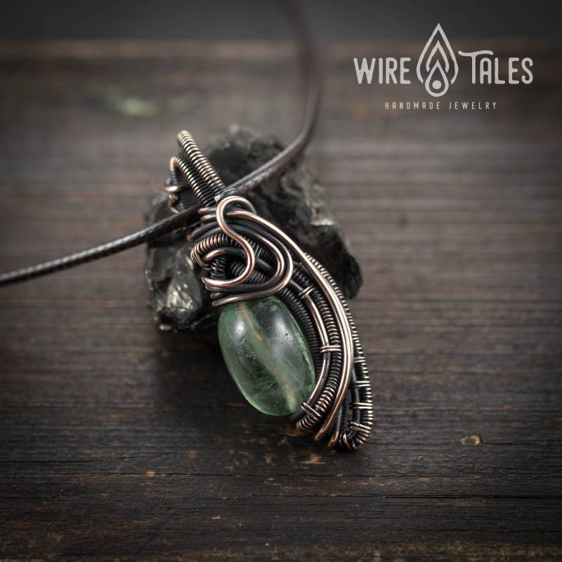 Fluorit Kristall Elfe Angst Relief Halskette, Einzigartiges Geschenk, Schutz Amulett, Geschenk Für Frauen, Draht Gewickelt Anhänger, Kupfer Fluorit Kristall Elfe Angst Relief Halskette, Einzigartiges Geschenk, Schutz Amulett, Geschenk Für Frauen, Draht Gewickelt Anhänger, Kupfer von WireTales