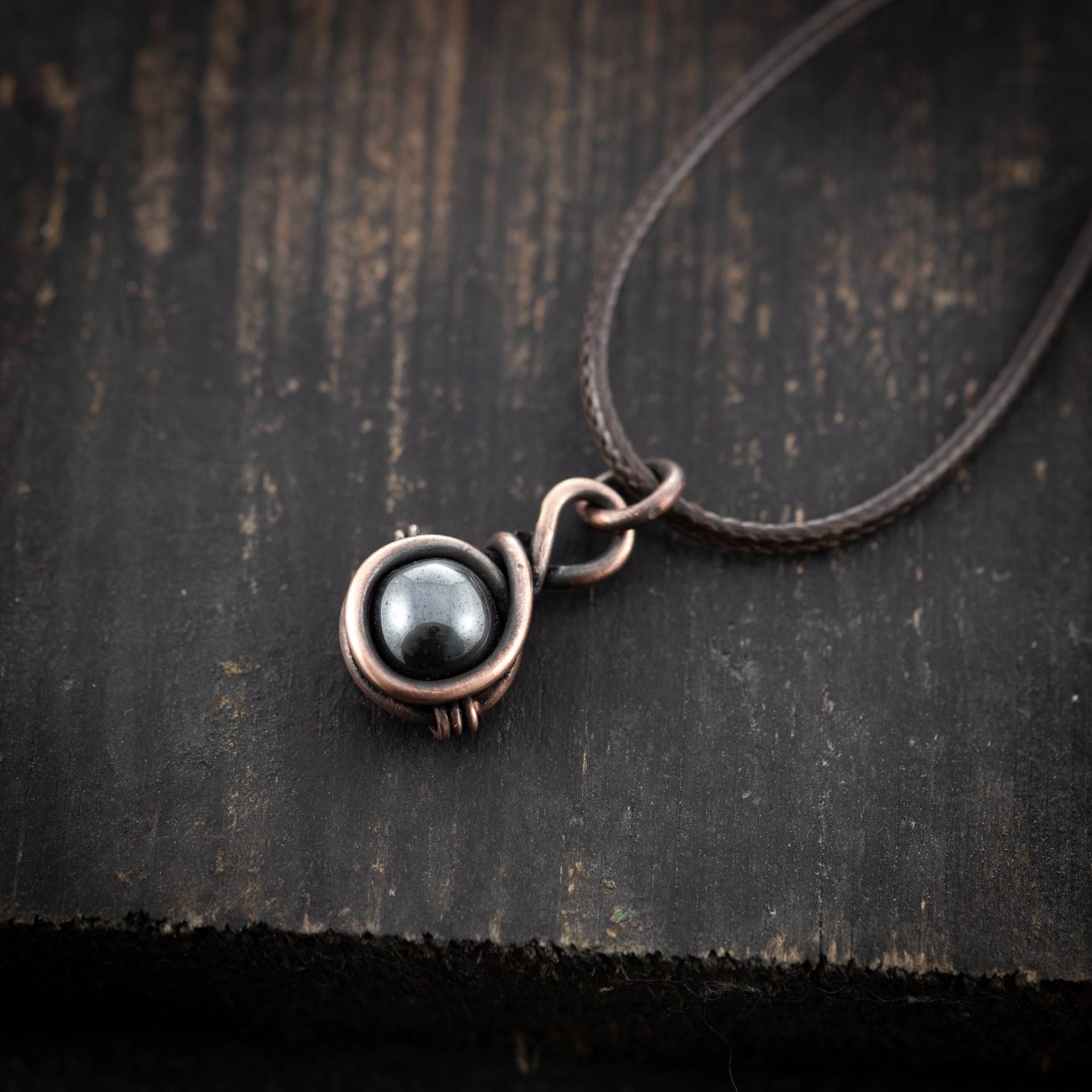 Hämatit Halskette, Draht Gewickelter Anhänger, Geschenk Für Frauen, Männer, Boho Unikat Schmuck, Kupfer Freundin Hämatit Halskette, Draht Gewickelter Anhänger, Geschenk Für Frauen, Männer, Boho Unikat Schmuck, Kupfer Freundin von WireTales