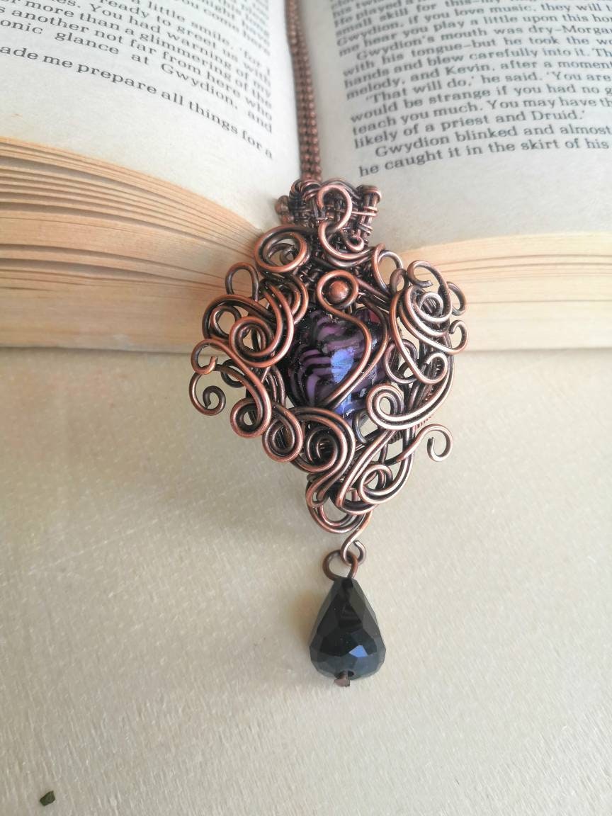 Kupferdraht-Gewickeltes Lila Herz Steampunk Gothic Anhänger - Goth Halskette Kupferdraht-Gewickeltes Lila Herz Steampunk Gothic Anhänger - Goth Halskette von WireWitchcraft