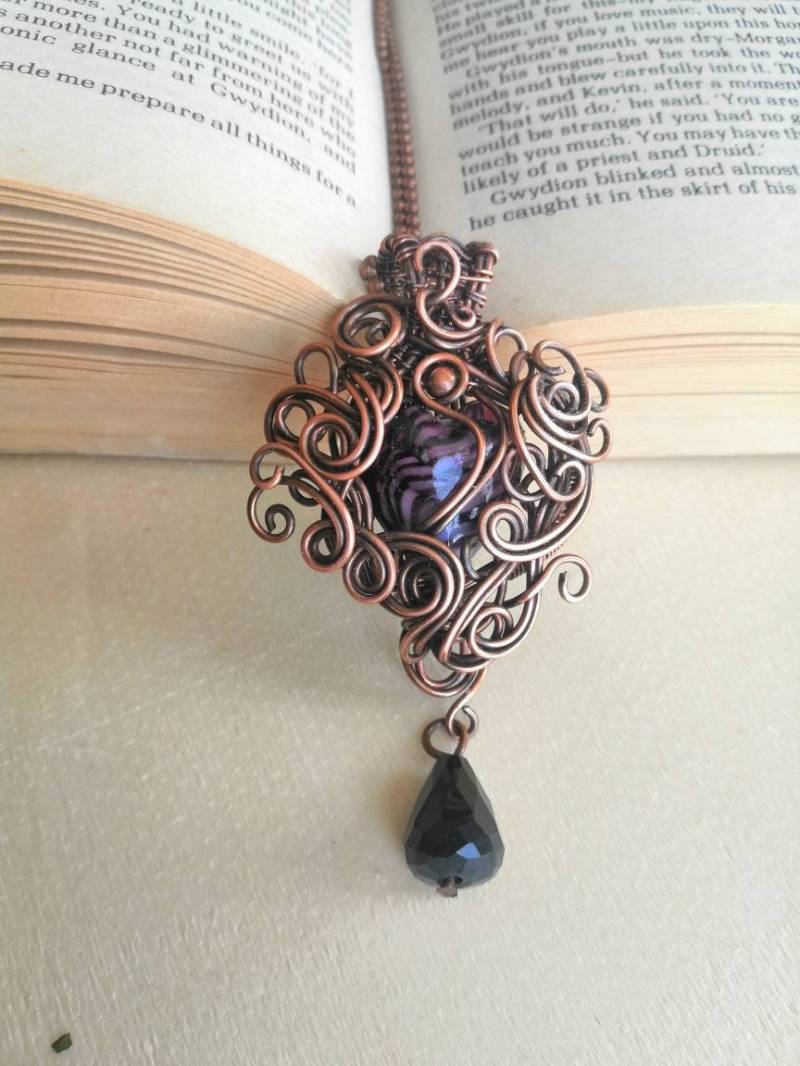 Kupferdraht-Gewickeltes Lila Herz Steampunk Gothic Anhänger - Goth Halskette Kupferdraht-Gewickeltes Lila Herz Steampunk Gothic Anhänger - Goth Halskette von WireWitchcraft