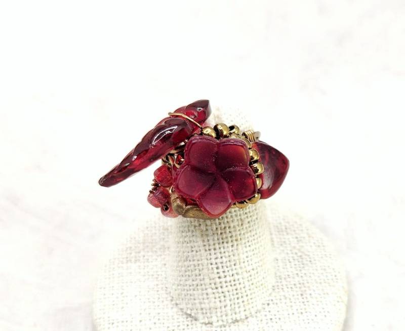 Märchenwald Fantasie Blumen Ring in Rot Renaissance Einstellbar Draht Märchenwald Fantasie Blumen Ring in Rot Renaissance Einstellbar Draht von WireandWings