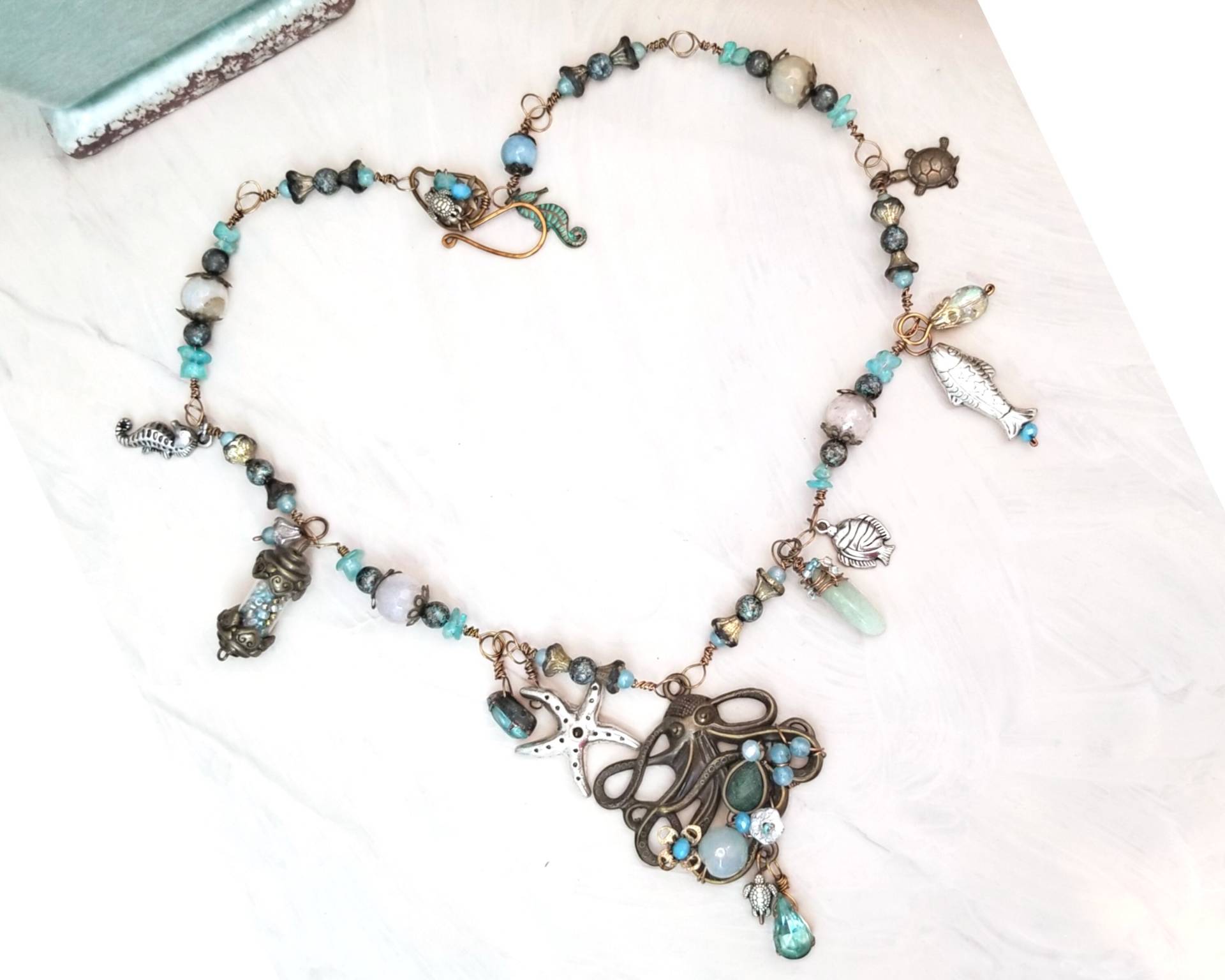 steampunk Oktopus Halskette in Aqua Mit Echter Hardware, Längenverstellbar von WireandWings