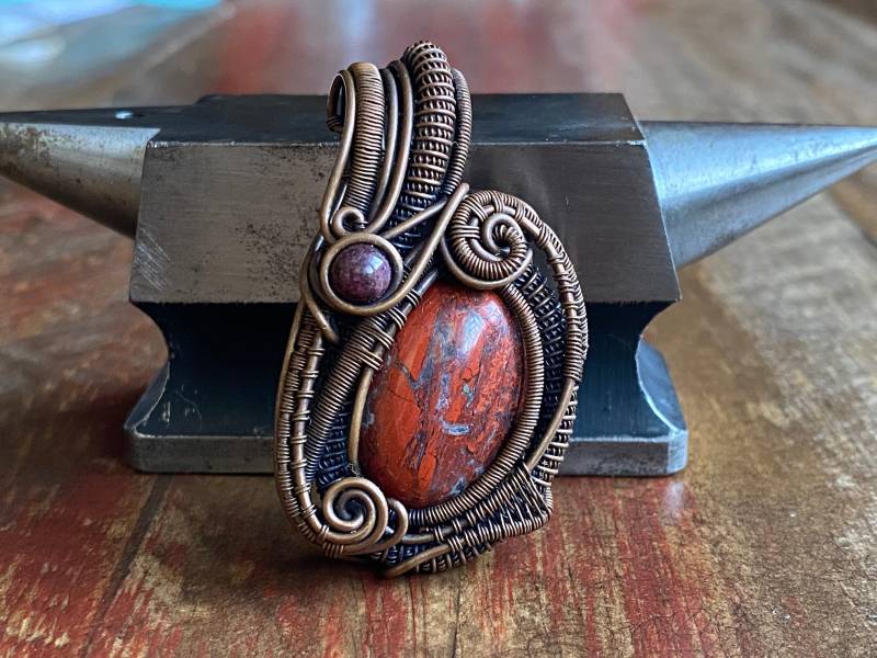 Red River Jaspis Und Granat Wire Wrapped Anhänger. Handarbeit. Unikat. Benutzerdefinierte Länge Schwarze Lederband Halskette Enthalten von WiredLizard