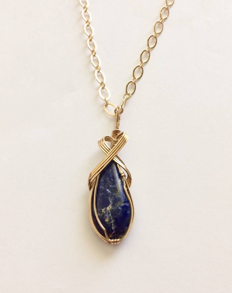 Draht Gewickelt Lapis Lazuli Anhänger Königin Hanifa Draht Gewickelt Lapis Lazuli Anhänger Königin Hanifa von WirequeenJewelry