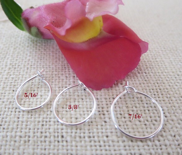 Kleine Creolen in Sterling Silber Oder 14 K Gold Gefüllt von Wisteriaearrings