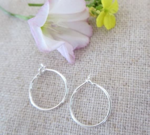 Schlichte Mini Hoop in Sterling Silber Oder 14Kt Gold Fill von Wisteriaearrings