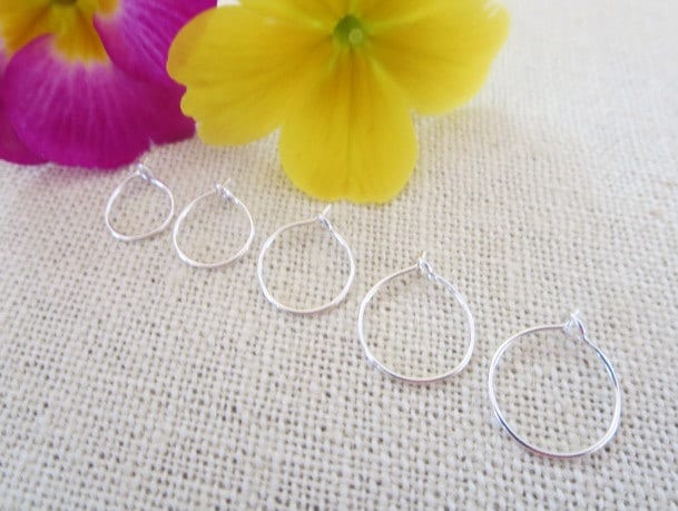 Spezielles Set Von Winzigen Schlichten Creolen Aus Sterling Silber Oder 14Kt Gold Filled von Wisteriaearrings