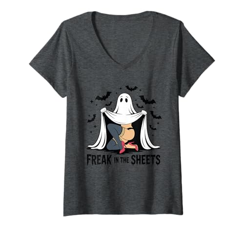 Damen Spooky Freak The Sheets Ghost Outfit für Erwachsene, Humor, Halloween T-Shirt mit V-Ausschnitt von Witch Better Have My Tee.USA