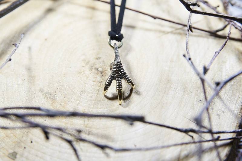 Bronze Krähenkralle Anhänger Witchy Gothic Vogel Schmuck von WitchJewelryShop
