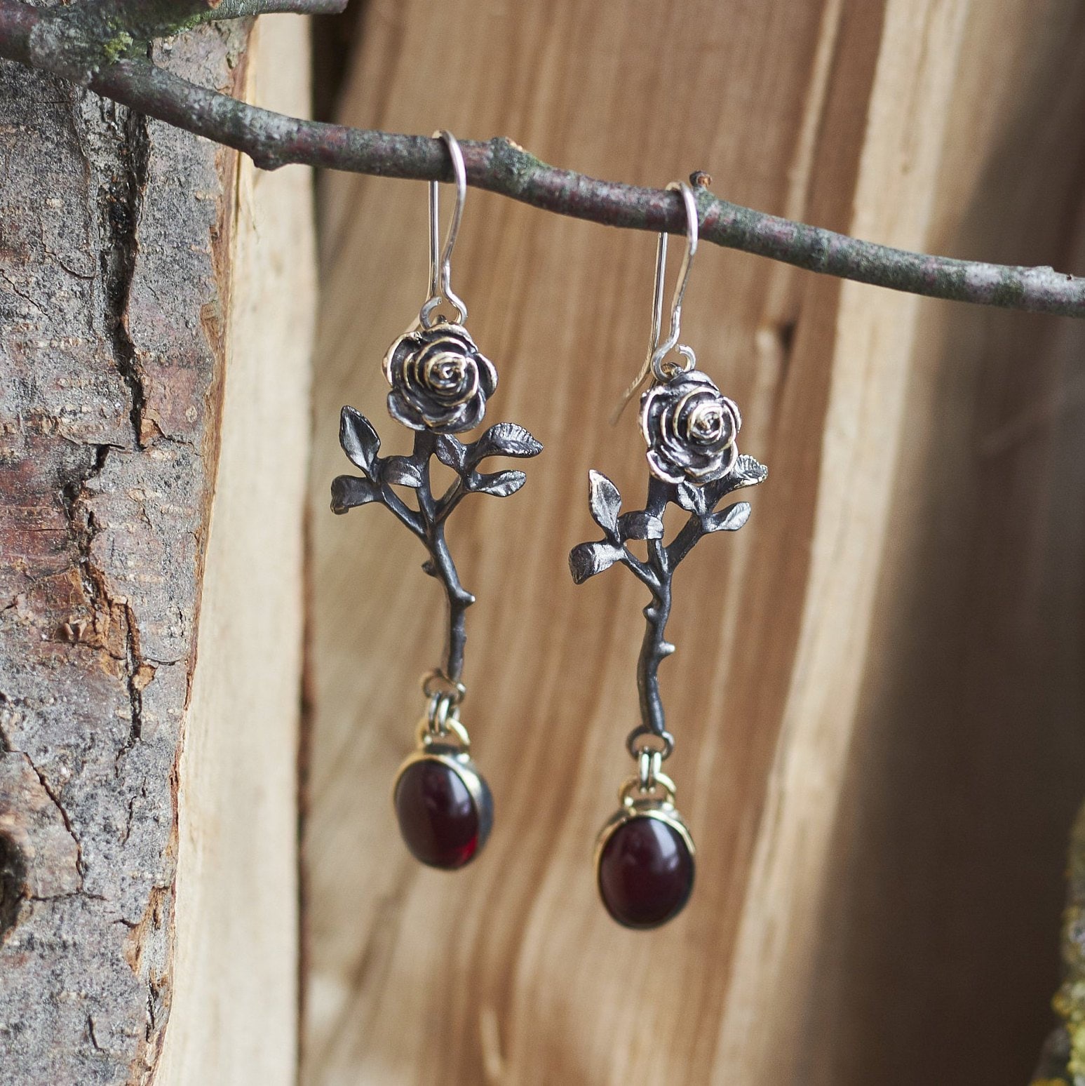 Gothic Rosen Tropfen Ohrringe | Handgemachter Roter Edelstein Schmuck Viktorianisch Inspirierte Bronze Gothic Rosen Tropfen Ohrringe | Handgemachter Roter Edelstein Schmuck Viktorianisch Inspirierte Bronze von WitchJewelryShop