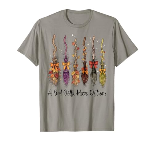 A Girl Gotta Have Options Lustiger Besen Hexen Halloween T-Shirt von Witches Halloween Autumn Magic Co.