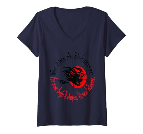 Damen Wenn Hexen in der Nähe von Halloween reiten, rot-orangefarbener Text T-Shirt mit V-Ausschnitt Damen Wenn Hexen in der Nähe von Halloween reiten, rot-orangefarbener Text T-Shirt mit V-Ausschnitt von Witches On Brooms Gifts & Besoms Tees by taiche