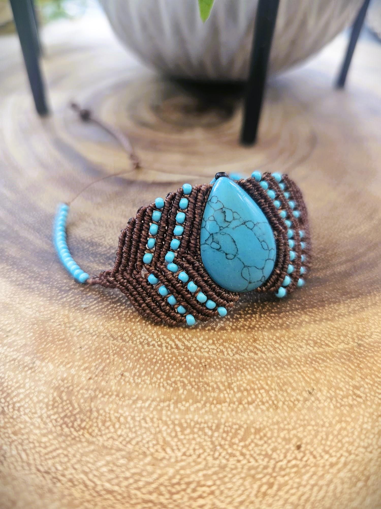 Makramee-Armband Mit Türkis Makramee-Armband Mit Türkis von WitchsCornerShop