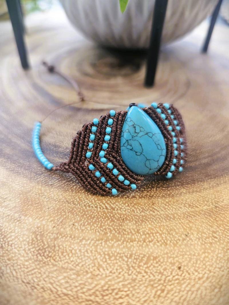 Makramee-Armband Mit Türkis Makramee-Armband Mit Türkis von WitchsCornerShop