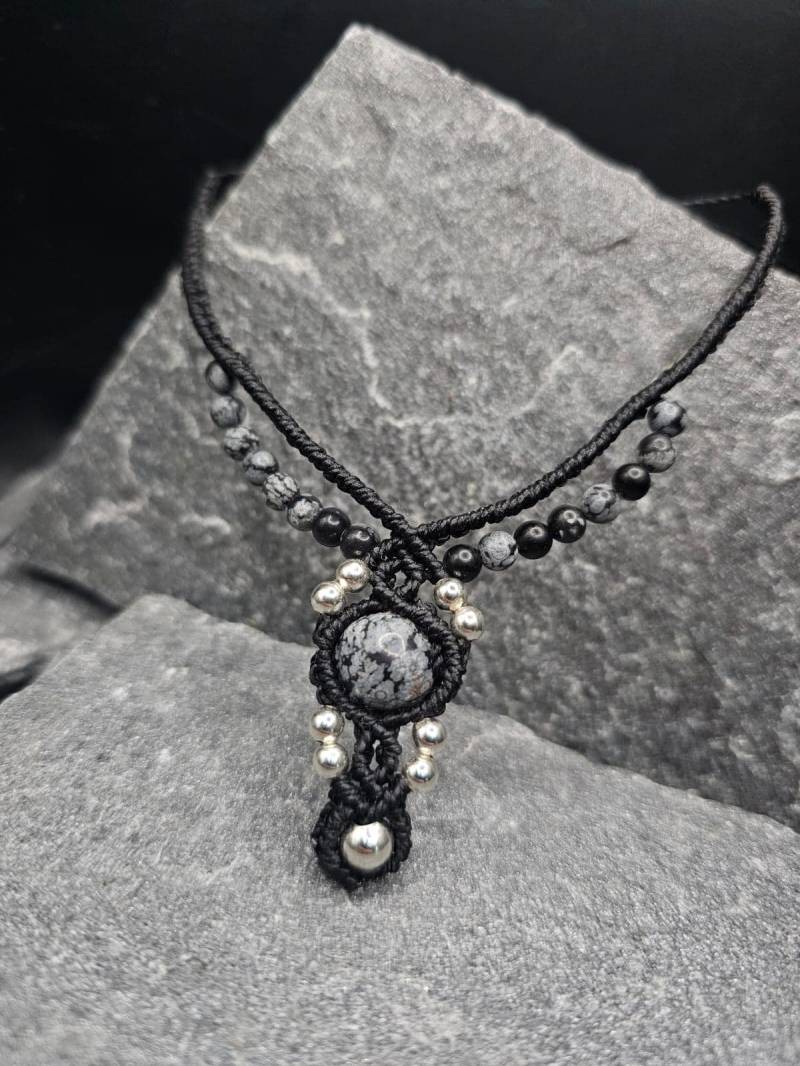Schneeflocken Obsidian Kette Schneeflocken Obsidian Kette von WitchsCornerShop