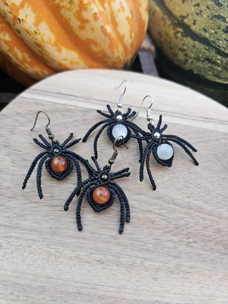 Spinnen Ohrringe Mit Edelsteinperle Spinnen Ohrringe Mit Edelsteinperle von WitchsCornerShop