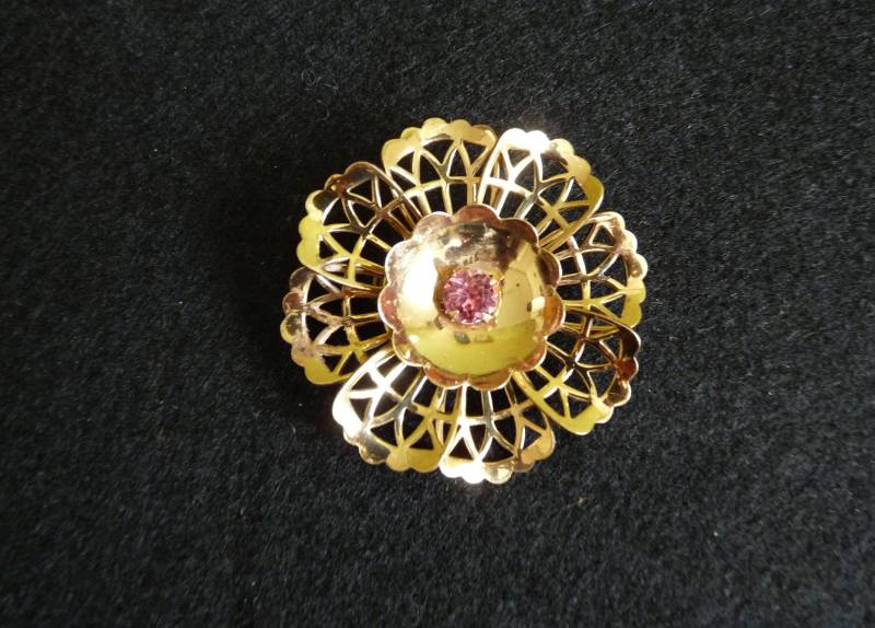 Coro Blumen-Brosche Mit Rosa Strass-Mitte von WithAScentOfCinnamon