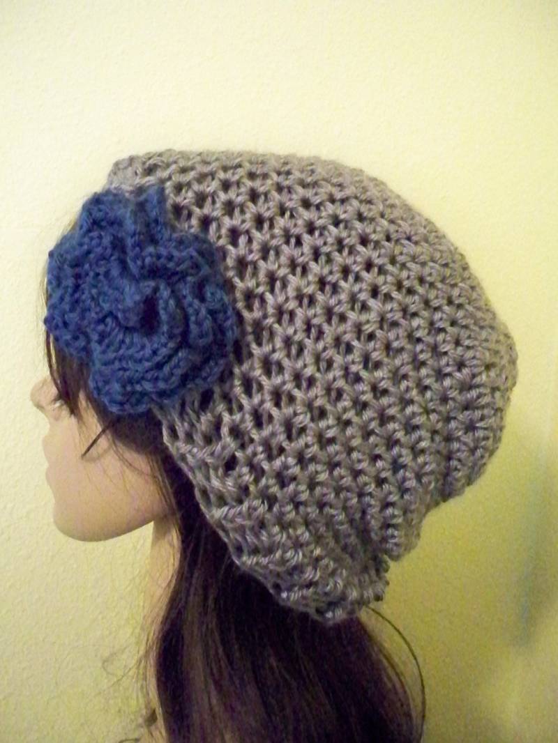 Grauer Hut Mit Blauer Blume Grauer Hut Mit Blauer Blume von WithHopeandLove