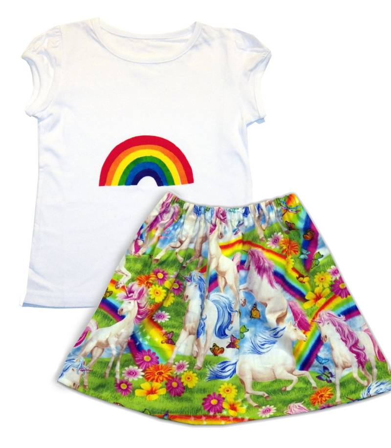 Mädchen Einhorn Und Regenbogen Outfit, Rock T-Shirt, Mädchenkleidung, Geschenk von WithHugsandKisses