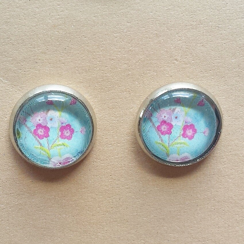 Blaue Und Rosa Blumen Cabochon Ohrstecker Handarbeit Frühling Geschenk von WithLoveFromLiz