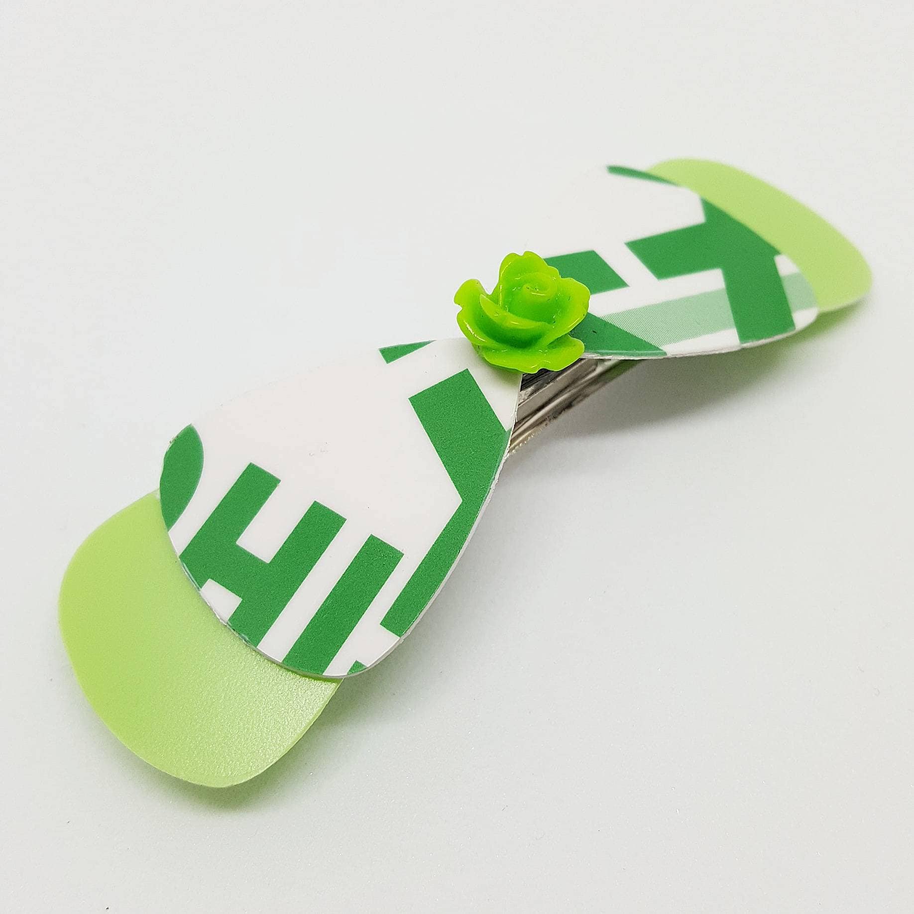 Grüne Haarspange Aus Recyceltem Kunststoff Recycelten Kreditkarten Und Shampooflaschen | Haarspange Umweltfreundlich von WithLoveFromLiz