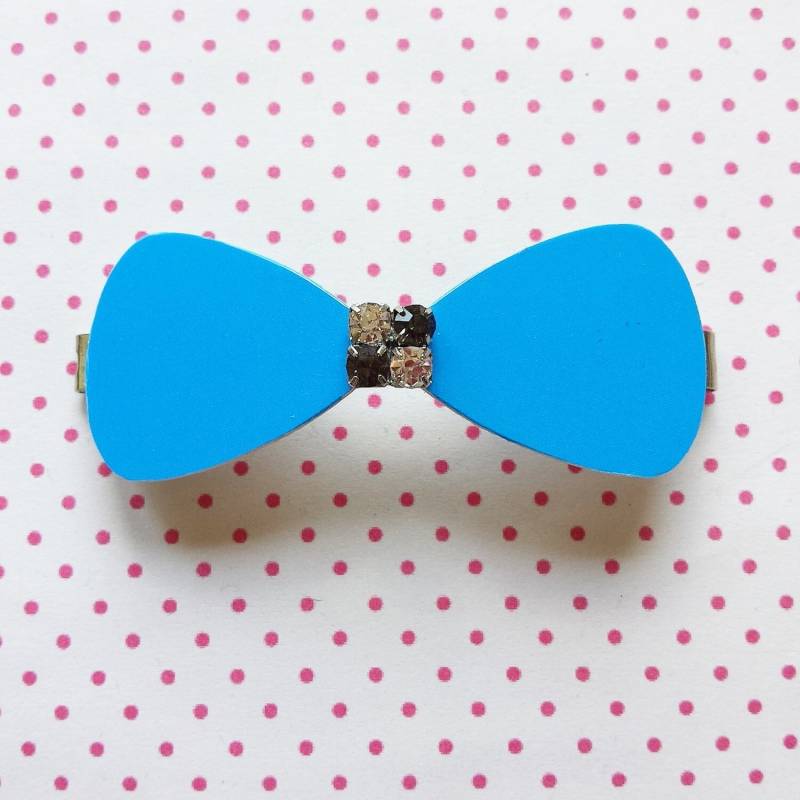 Knal Blauwe Haarclip Mit Strik Gemaakt Van Gerecyclede Pasjes Fles Cadeau - Gratis Verzending Knal Blauwe Haarclip Mit Strik Gemaakt Van Gerecyclede Pasjes Fles Cadeau - Gratis Verzending von WithLoveFromLiz