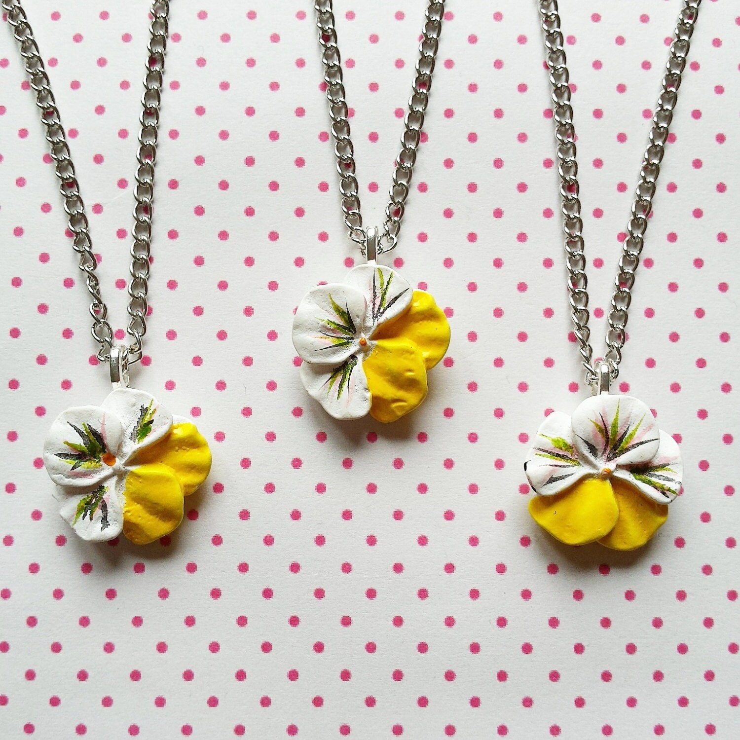 stiefmütterchen Anhänger Mit Halskette Blumenmädchen Hochzeitsgeschenk Brautjungfern Handmade Schmuck von WithLoveFromLiz