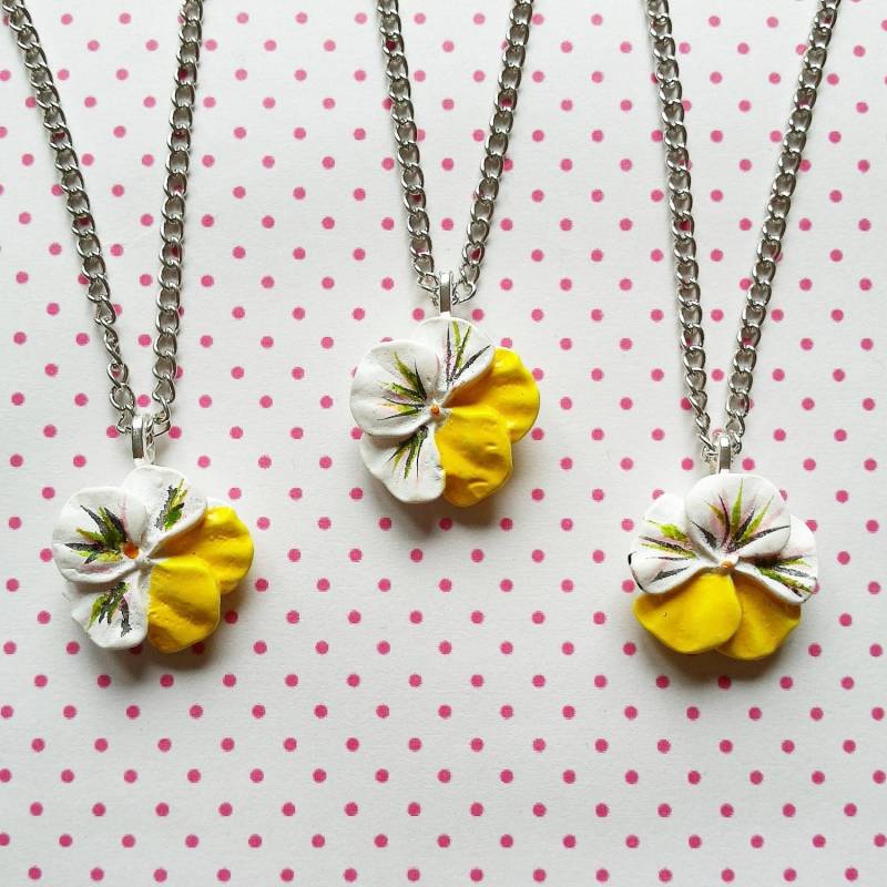 stiefmütterchen Anhänger Mit Halskette Blumenmädchen Hochzeitsgeschenk Brautjungfern Handmade Schmuck stiefmütterchen Anhänger Mit Halskette Blumenmädchen Hochzeitsgeschenk Brautjungfern Handmade Schmuck von WithLoveFromLiz