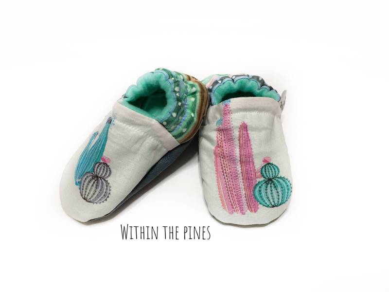 Kaktus Mokassins - Sukkulente Baby Moccs Babyschuhe Aquarell Kleinkindschuhe Geburtstags Outfit Babyparty von WithinThePines