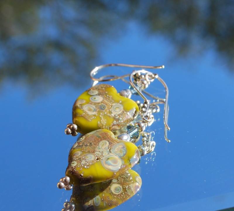 Lampwork Herz Valentin Ohrringe, Ohrhänger, Ohrstecker, Gelben Und Blauen Herzen Lampwork Herz Valentin Ohrringe, Ohrhänger, Ohrstecker, Gelben Und Blauen Herzen von WitsEndMagick