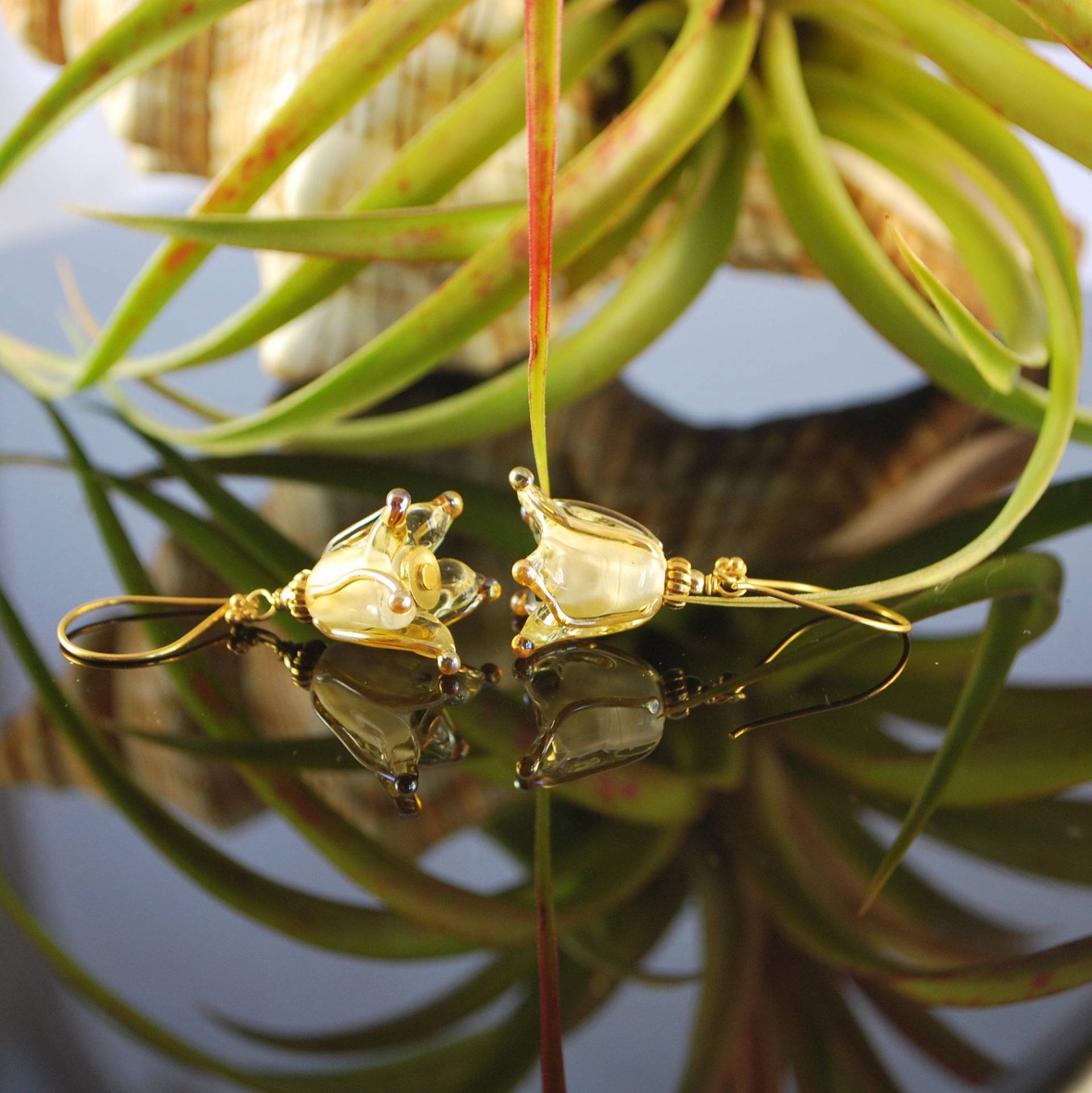 Schöne Elfenbeinlampe Blumen Schöne Elfenbeinlampe Blumen von WitsEndMagick